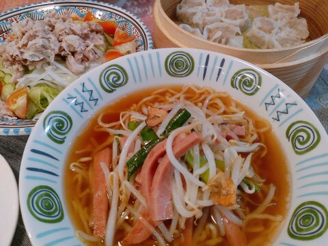 スパムは万能！スパム野菜炒めのっけラーメン♪